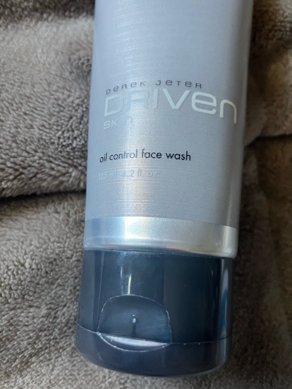 NEW SEALED AVON DEREK JETER DRIVEN SKIN OIL CONTROL FACE WASH 4.2 OZ